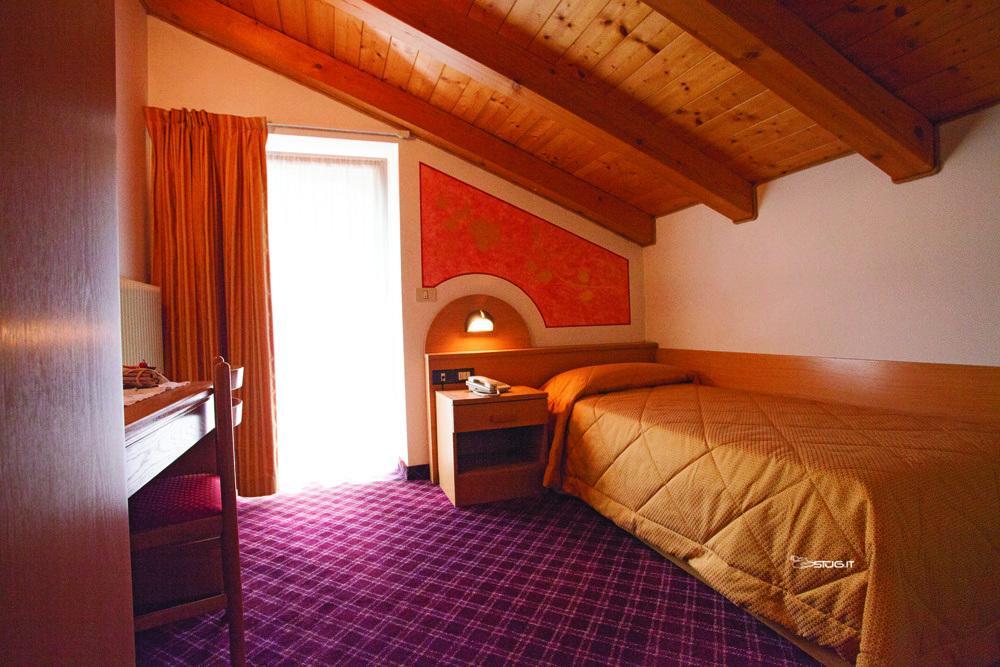 Hotel Ristorante Milano Vermiglio Extérieur photo