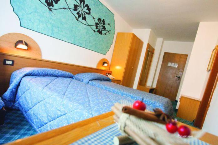 Hotel Ristorante Milano Vermiglio Extérieur photo